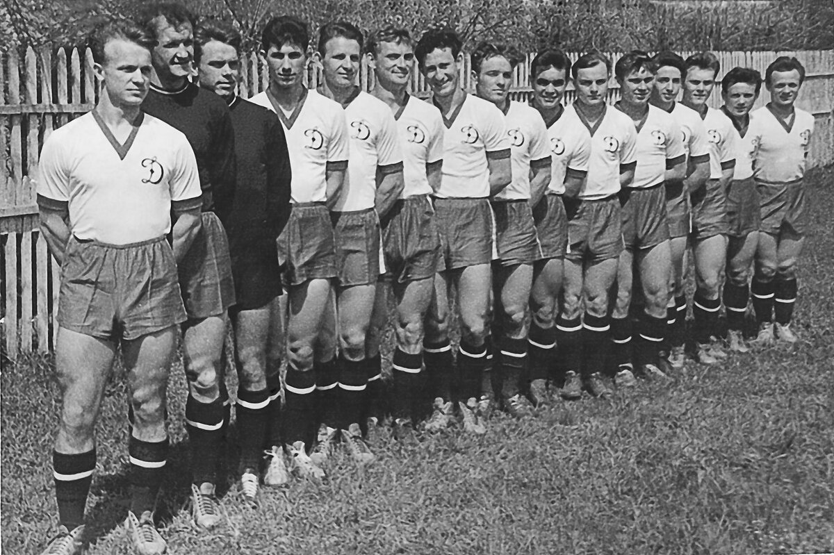 "Динамо" (Брянск) образца 1960 года. Валерий Жуков последний слева-направо.