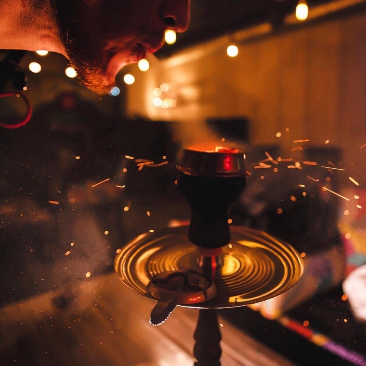 Курение кальяна дома может быть не приятным, стоит только выбрать "неправильный" кальян