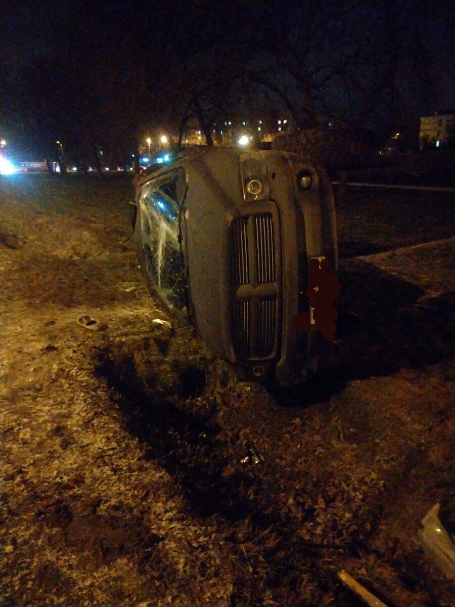 Машина,сбившая остановку