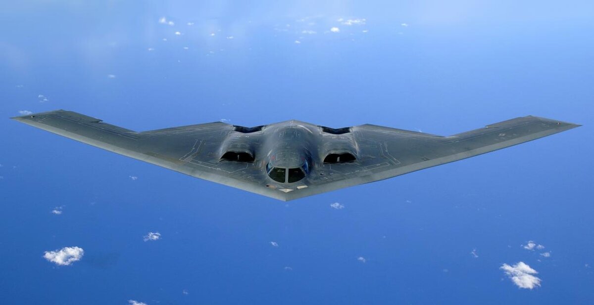 Малозаметный стратегический бомбардировщик B-2 Spirit
