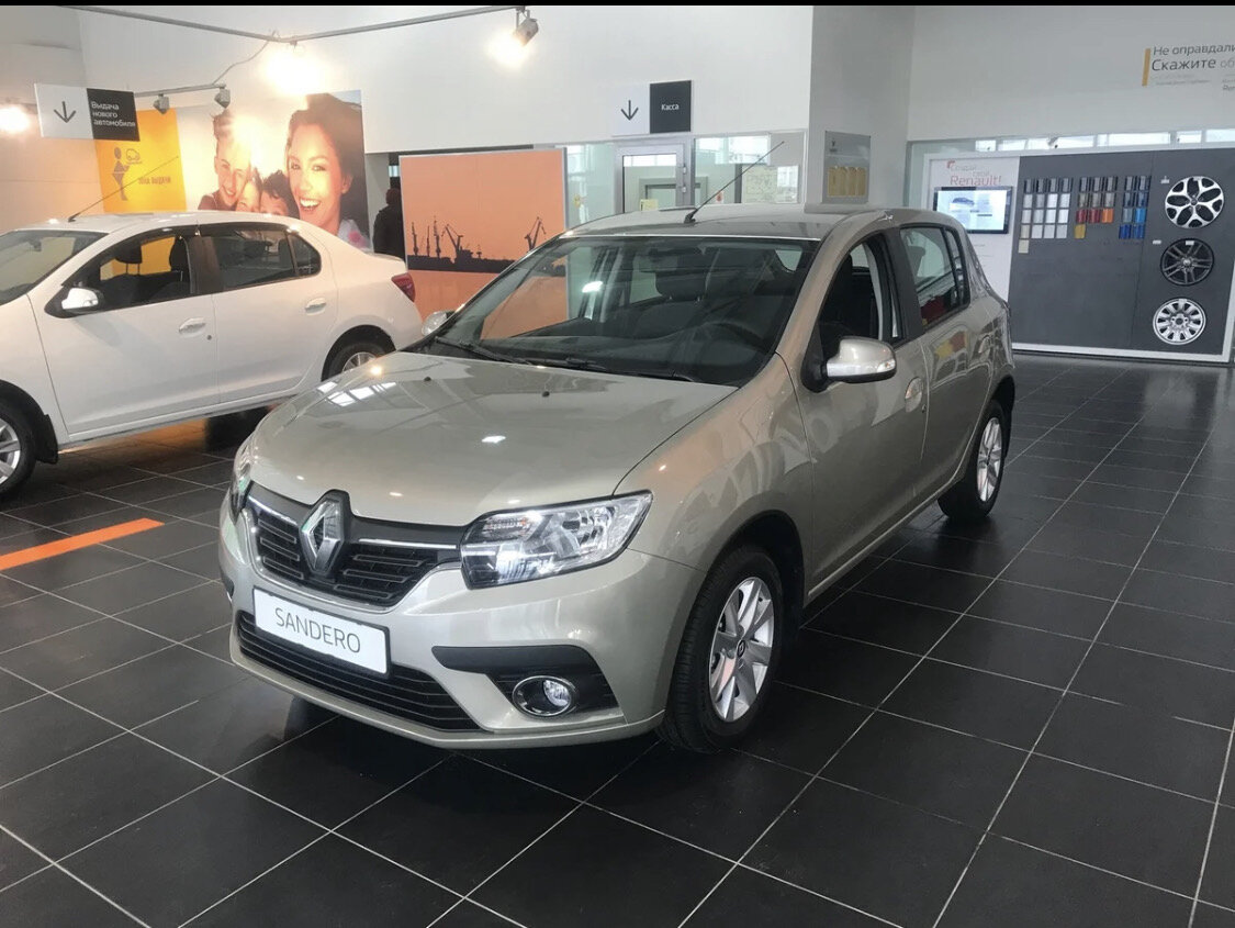 Если вы посмотрите на Сандеро (он же Логан), вы зададите лишь один вопрос с точки зрения дизайна: "Почему так плохо?". Не знаю кому может прям понравиться дизайн "французика", но я встану на его защиту. Машина вышла в 2012ом году, да, пережила рестайлинг 3 года назад, но там по внешности почти ничего не поменялось, а значит рисовали машину году в 2010-ом, когда были совсем другие взгляды на дизайн!