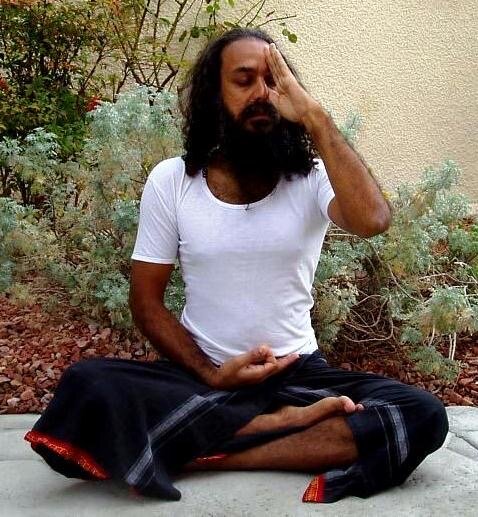 Дыхание... То, что питает нас Жизнью... Воз-Дух, Вода... Вдох с Любовью... Останавливаем Дыхание... Впитываем всеми клетками целебный атомарный Кислород... Ныряем вглубь себя, познавая внутреннюю Тишину... Выдох с Благодарностью... Сквозь светящийся Лотос в межбровье... Спина прямая, стук Сердца, язык к нёбу, Дыхание с посвистом-шелестом, наполняем лёгкие животом и диафрагмой, полной грудью, по-настоящему, чувствуем своё тело - удивительный наряд, который подарила нам мудрая Природа...