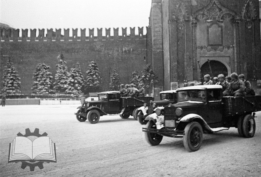 Парад 7 ноября 1941 года. Итогом работ по созданию новых грузовиков для Красной Армии стало то, что главным отечественным военным грузовым автомобилем так и осталась "полуторка".