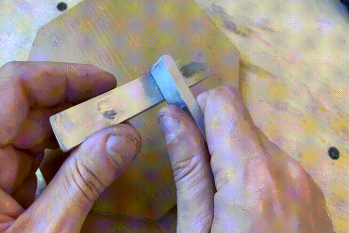 Склейка не выдержала нагрузки.