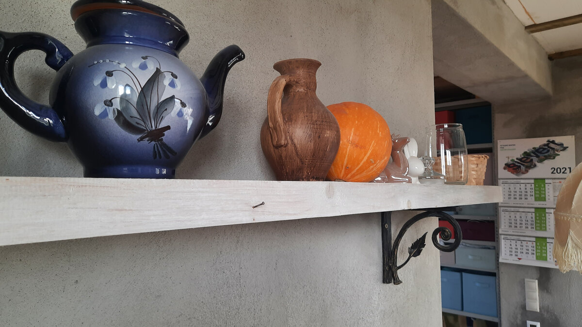 та самая самодельная полка с кронштейнами