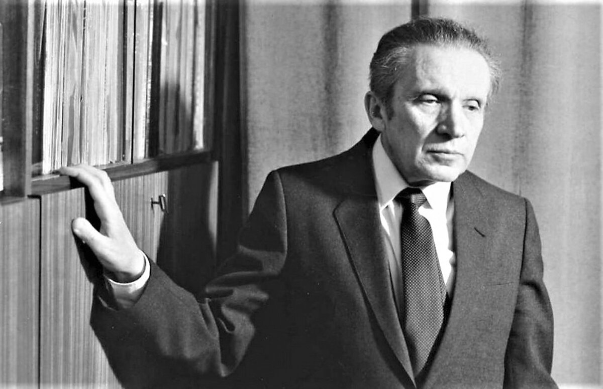 Моисе́й (Мечи́слав) Самуи́лович Ва́йнберг; 12 января или 8 декабря 1919, Варшава, Польская Республика — 26 февраля 1996, Москва, Россия) — советский композитор. Народный артист РСФСР (1980). Лауреат Государственной премии СССР (1990).