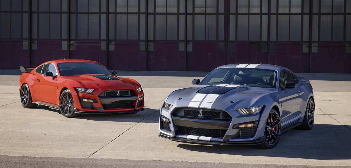 Фото 2022 Ford Mustang Shelby GT500 и Heritage-01