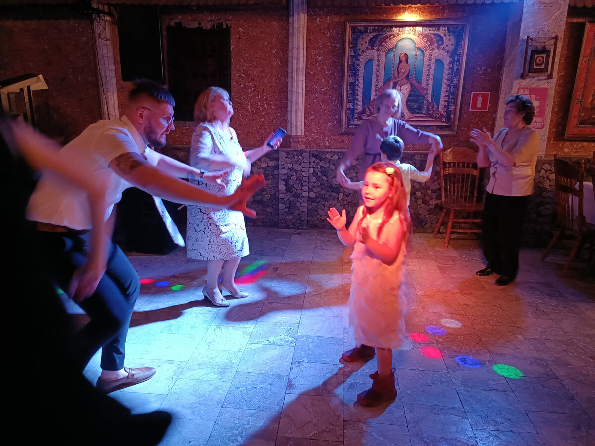 Собрались на юбилей в ресторан, а в итоге попали на свадьбу, где моя 6 ...