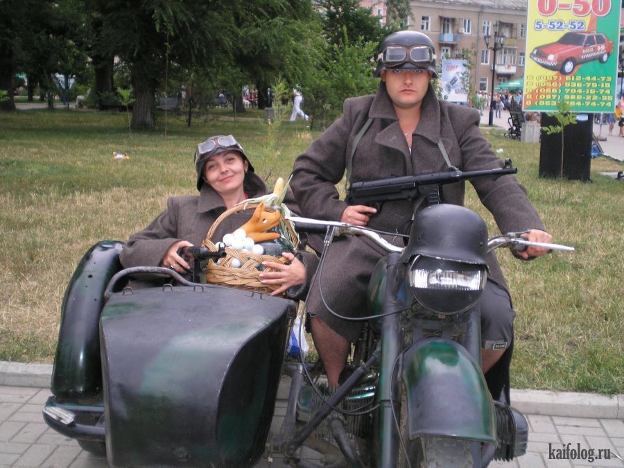 Девушка на мопеде Рига