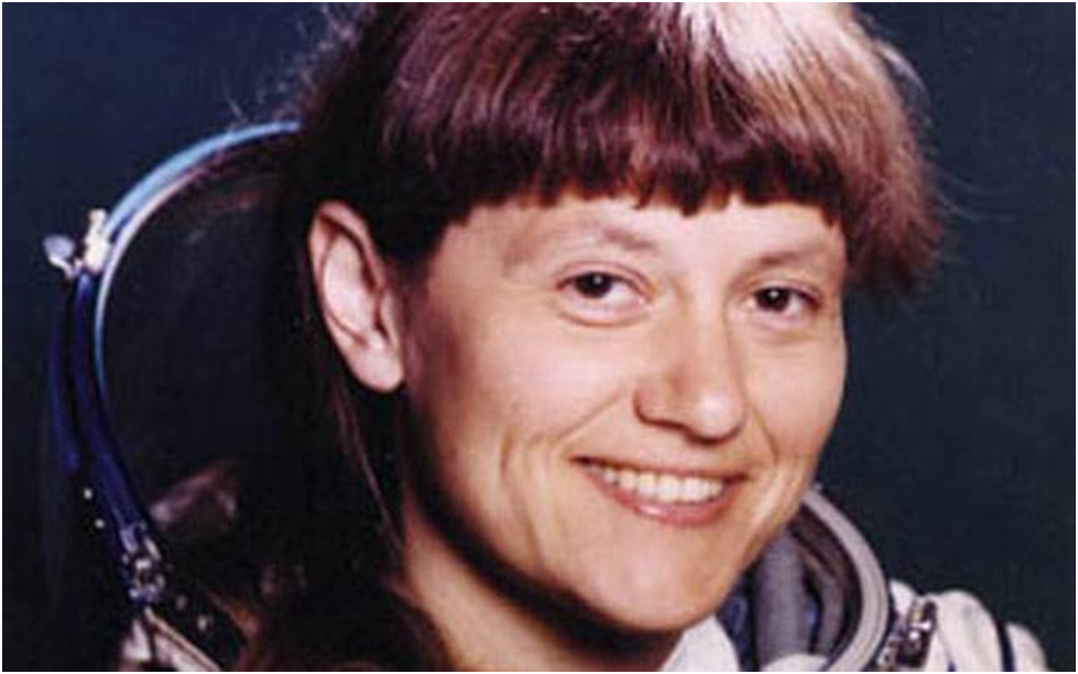 Светла́на Евге́ньевна Сави́цкая (род. 8 августа 1948, Москва) — советский космонавт, лётчик-испытатель, педагог и общественный деятель, кандидат технических наук, полковник военно-воздушных сил СССР. Вторая в мире женщина-космонавт после Валентины Терешковой. Первая в мире женщина-космонавт, вышедшая в открытый космос. Дважды Герой Советского Союза (1982, 1984). Лётчик-космонавт СССР (1982). Заслуженный мастер спорта СССР (1970). 
