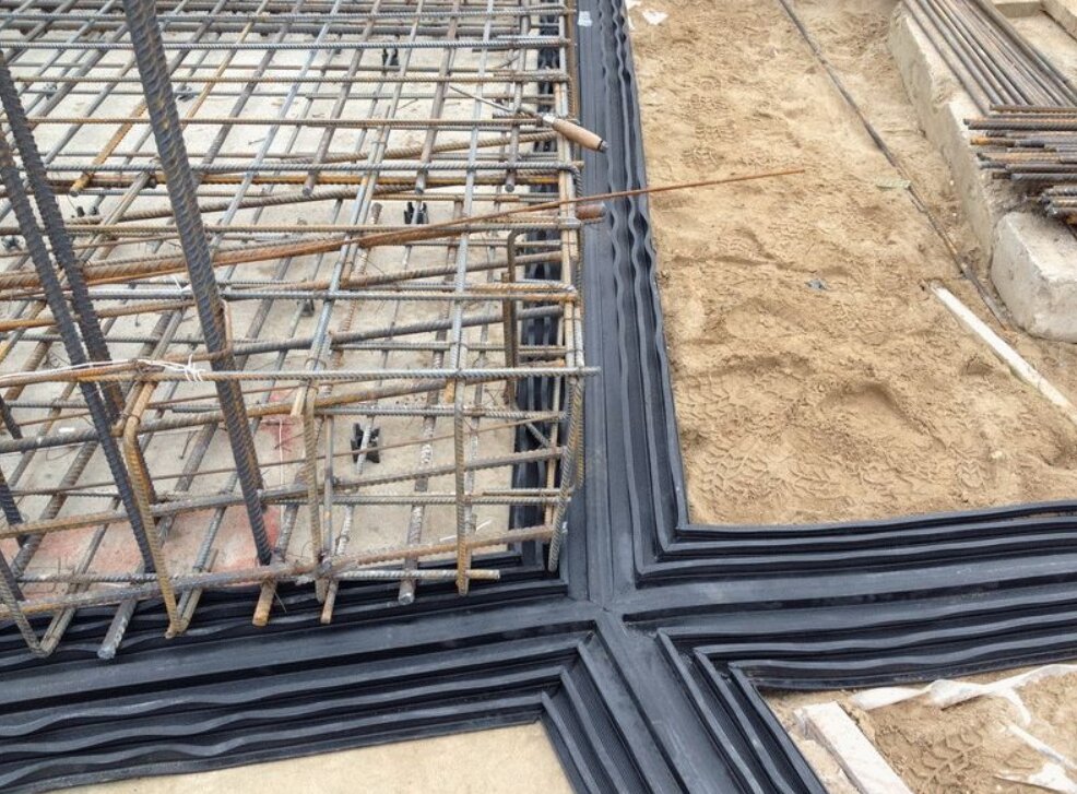 холодный шов на фундаментной плите. гидрошпонка угловая холодный шов. гидроизоляция шпонки аквастоп. швы в фундаментной плите. швы в фундаментной плите.