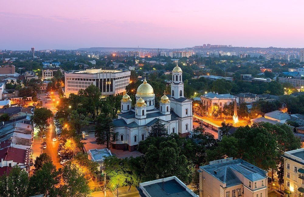 Достопримечательности России. Крым. Симферополь. Центр города на закате. Фото из открытых источников.