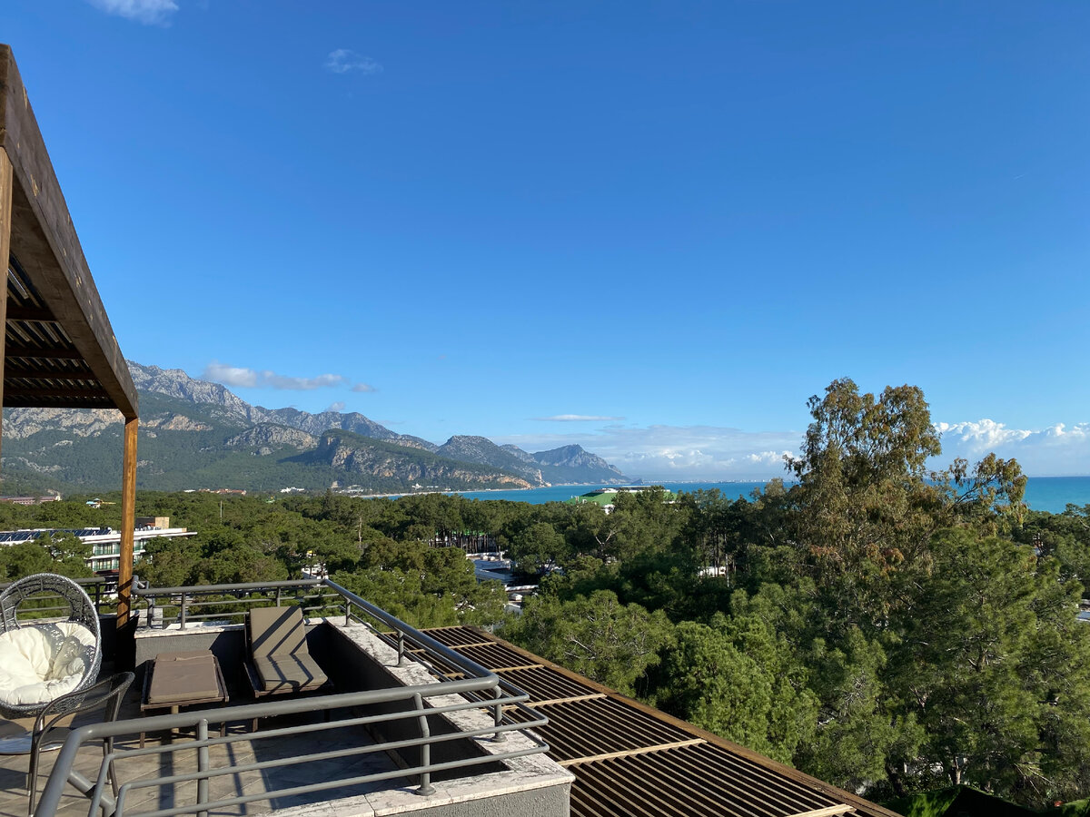 Отель не новый, 1989-го года выпуска, есть некие потертости в номерах, но реновация  отеля производилась, менялись названия, хозяева, сейчас это  «Paloma Foresta 5*»... Фото автора