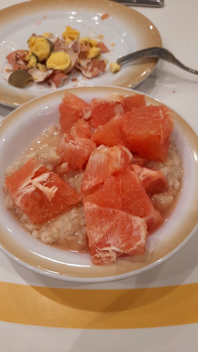 Овсянка с грейпфрутом и вареные яйца