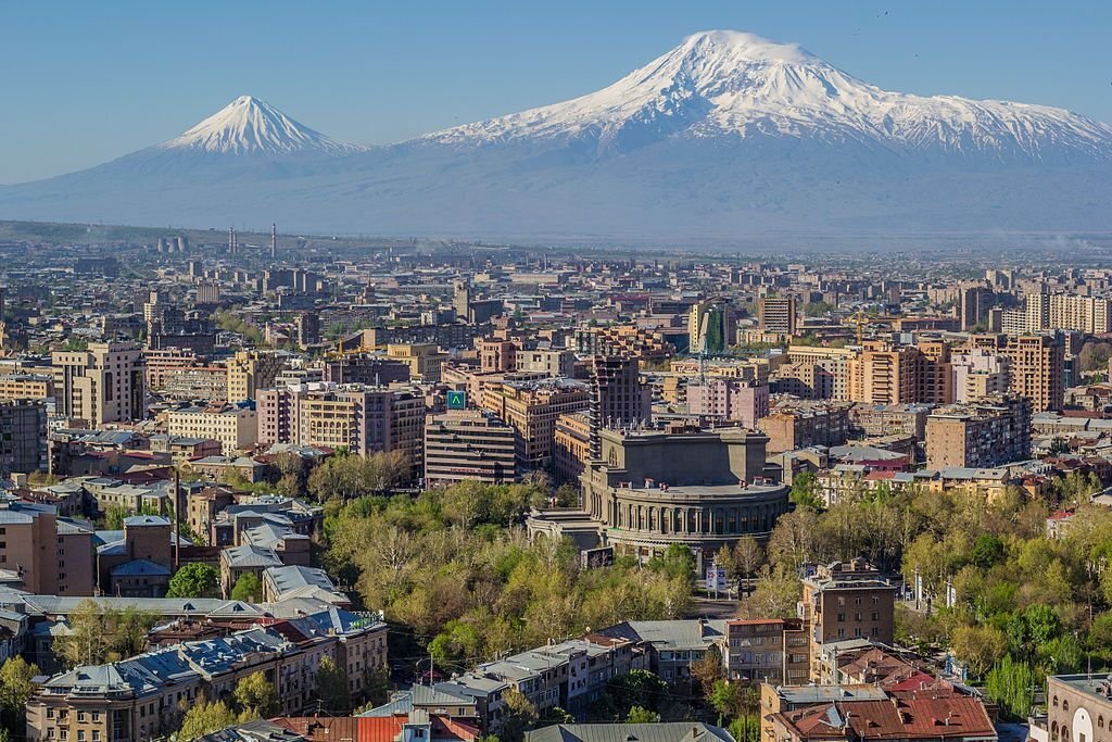 Армению заслуженно называют страной великих гор.