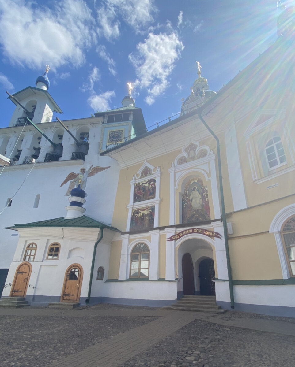 Фотография автора. Богом зданные пещеры, Псково-Печерский монастырь