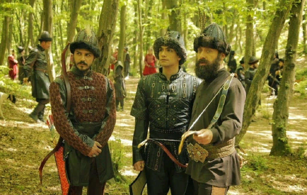 С самого начала султан равноценно относился к сыновьям