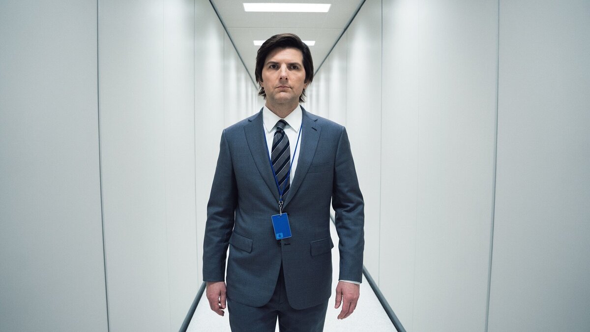Кадр из сериала "Разделение" с главным героем.