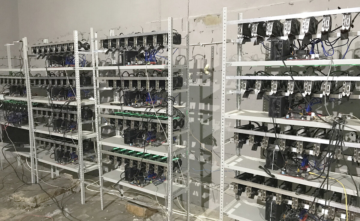 Фото из личного архива. Когда-то и автор был причастен к майнингу