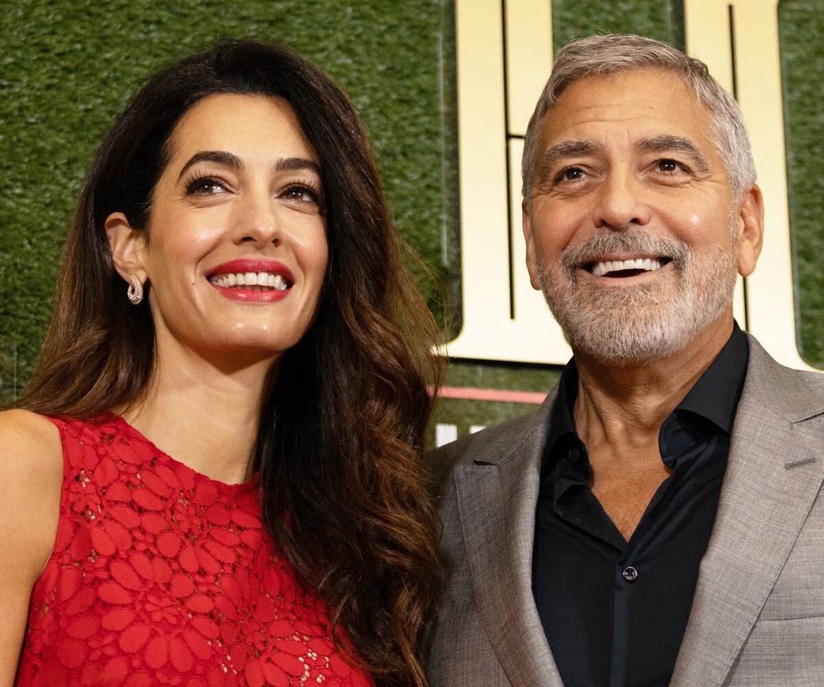     «Амаль безумно идет красный цвет!»: жена Джорджа Клуни произвела фурор в Вашингтоне