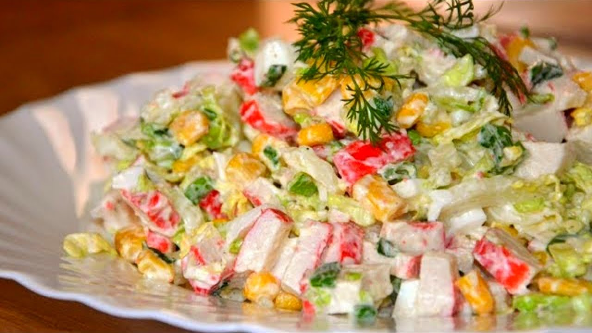 Салат из крабовых палочек с кукурузой
