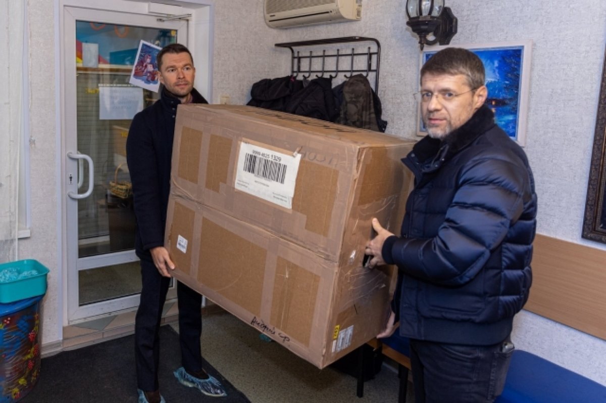    Депутаты медфракции подарили спецмебель для занятий с особыми детьми