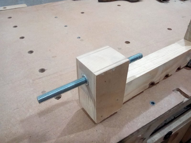 Гайки вклеиваются с двух  сторон.