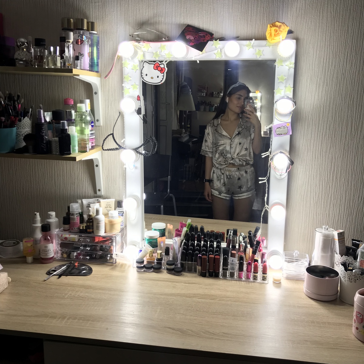 Eto ya и мой стол😏 помимо стола есть комод