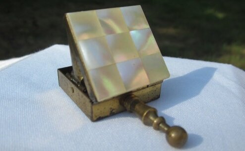 нашла в "мешеке" перламутровая карманная пепельница