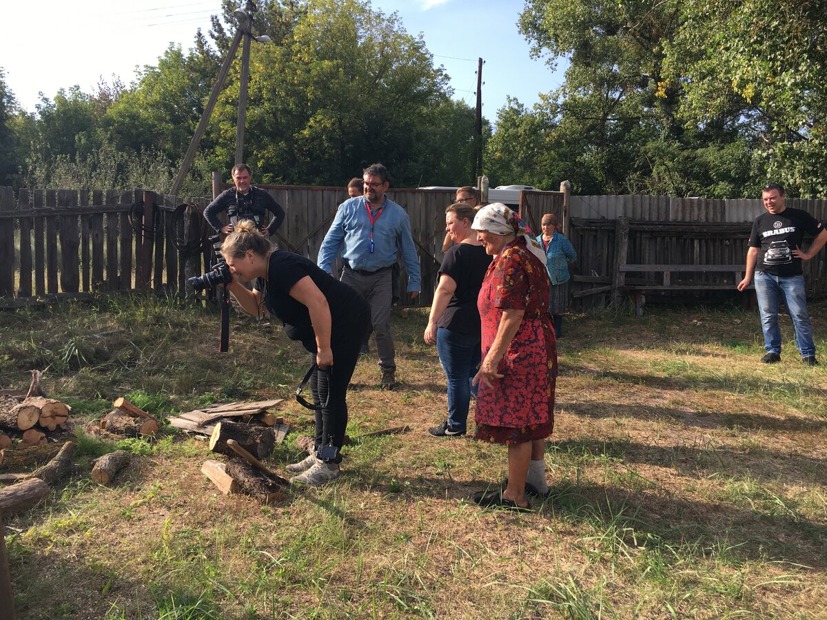 Туристы в гостях у бабушки Ганны, село Куповатое, ЧЗО 