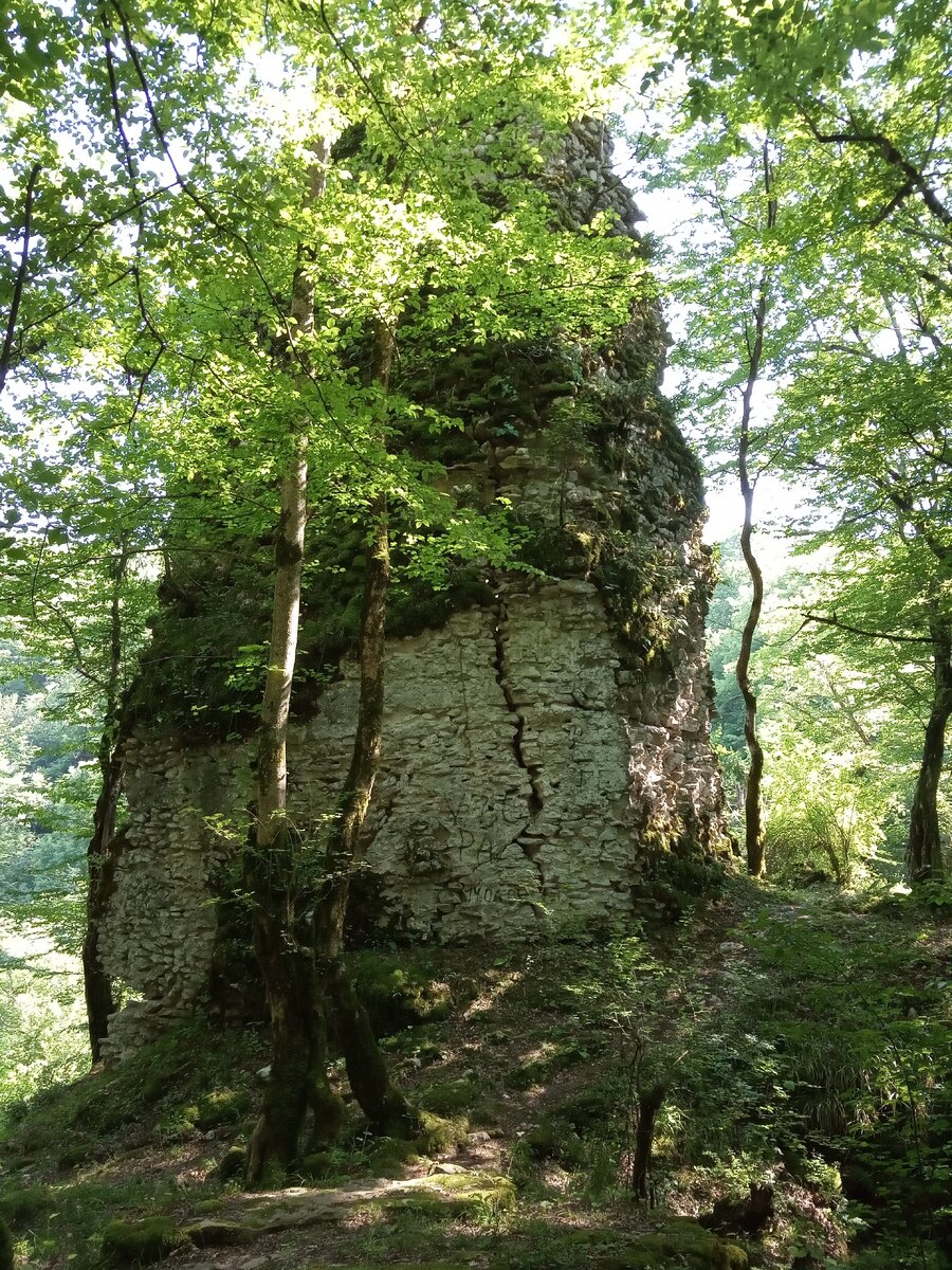 Стена крепости Уаз-абаа