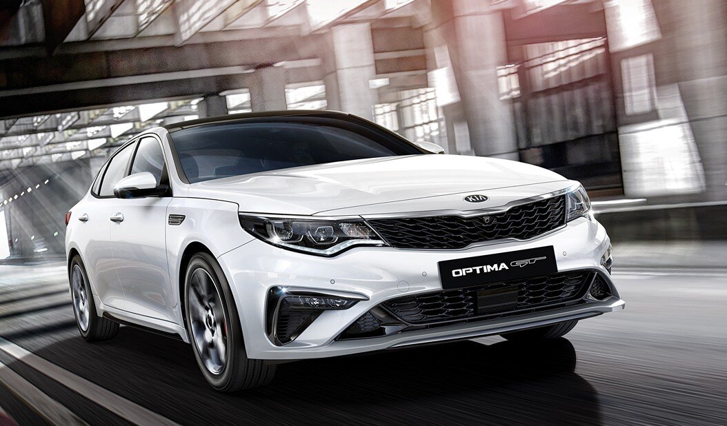 вид спереди одинаковый у комплектации GT и GT-line, главное отличие от других - в решетке радиатора