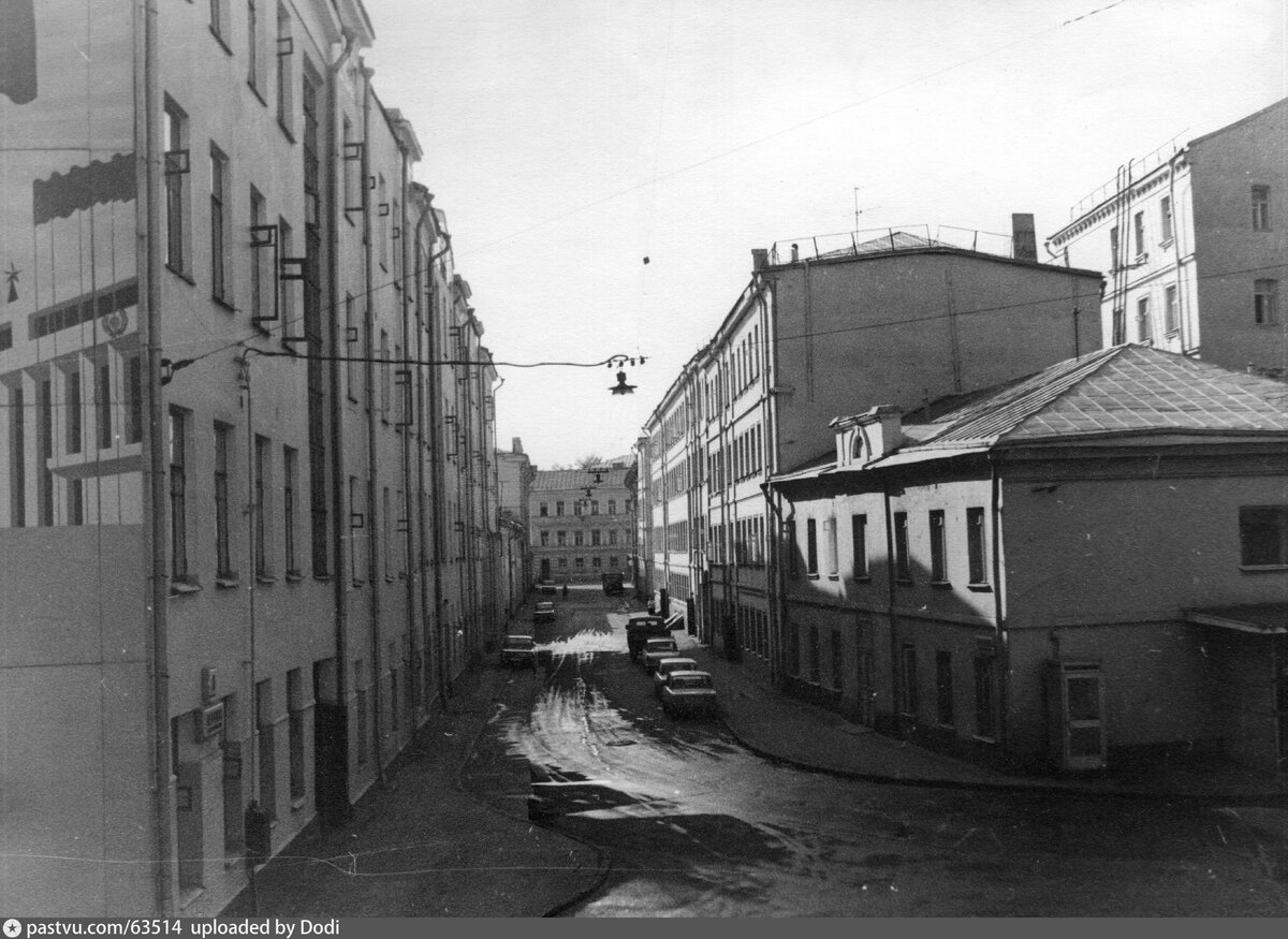 Лебяжий переулок, 1984 - 1987 г. Автор Борис Томбак.