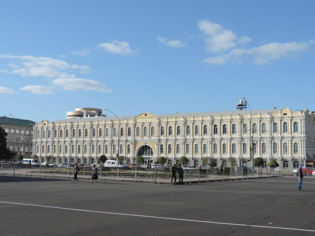 на площади Ленина