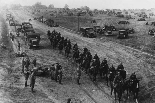 Germans go forward into Poland at the start of the second world war, 1939