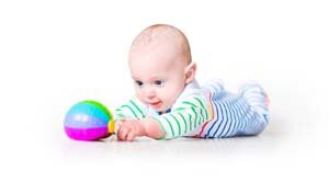 Пропуская важный этап ползания, ребенок лишается и важного этапа развития мозга: полного и всестороннего освоения пространственных связей и восприятия пространства в целом.