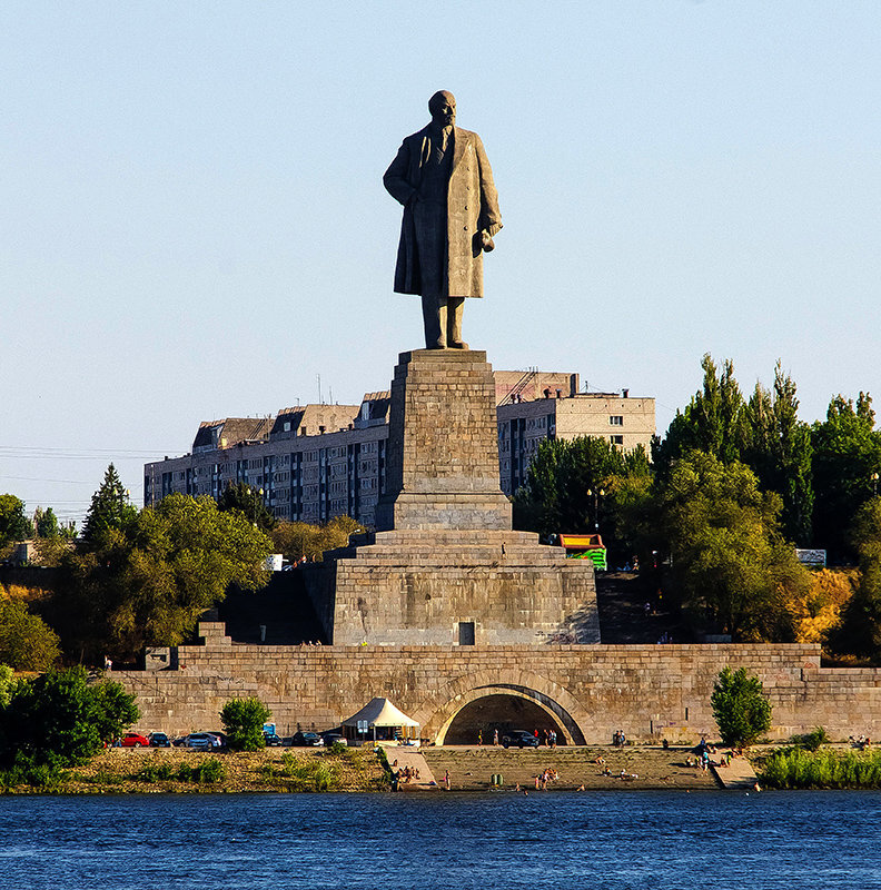 Памятник ленину в волгограде самый высокий фото Моя прогулка по Новодевичьему кладбищу Индустриальный турист Дзен