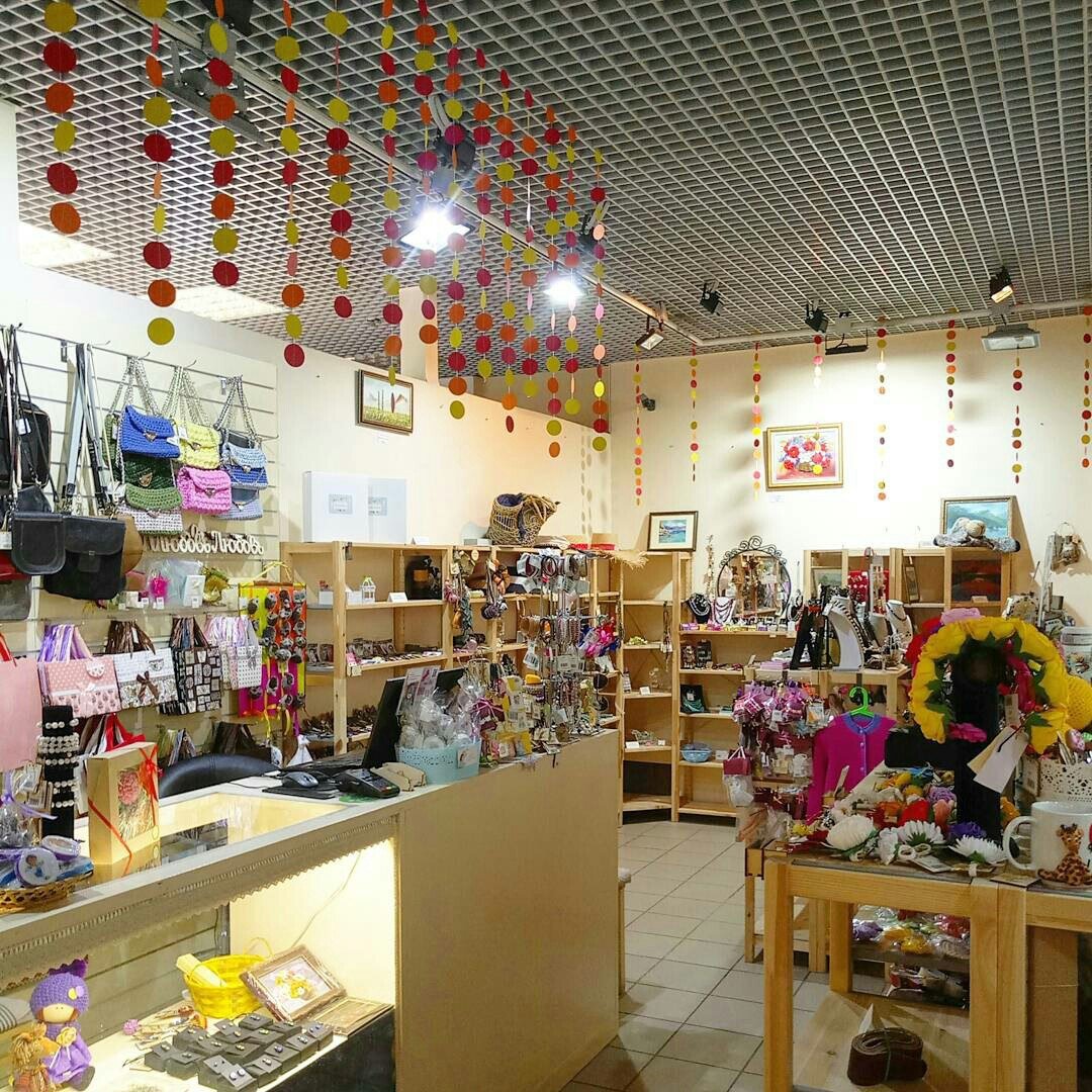 В ТЦ на Варшевке, магазинчик по продаже HandMade