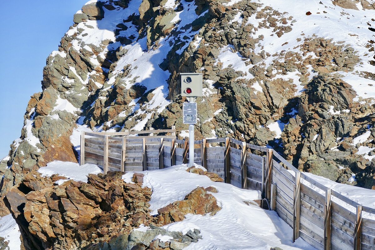 Впрочем, обычные камеры фиксации могут ставится в самых, казалось бы, неподходящих для этого местах