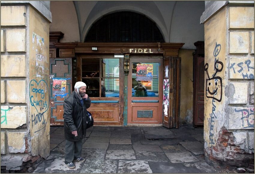 Череда клубов на Думской улице.