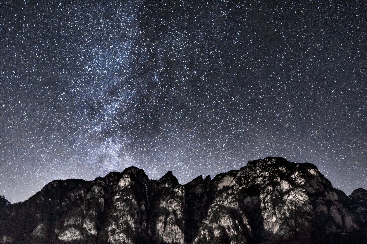 https://www.pexels.com/photo/mountain-under-starry-sky-during-nighttime-761394/