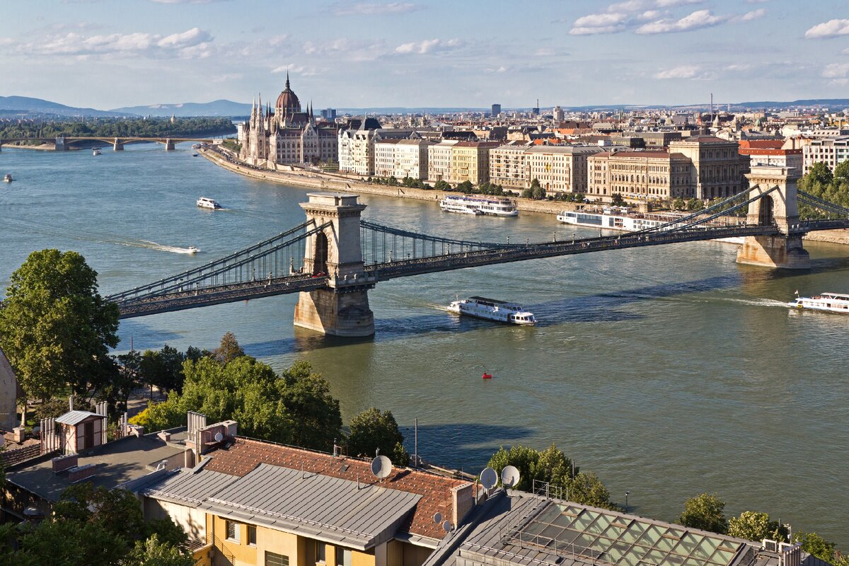 Вид на Цепной мост с Будайского холма