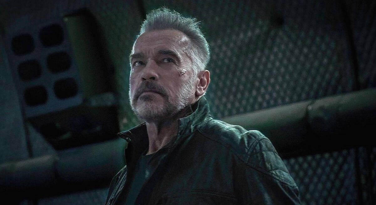 Постаревший Т-800 еще может сражаться (кадр из фильма "Терминатор: Тёмные судьбы"/Terminator: Dark Fate) 