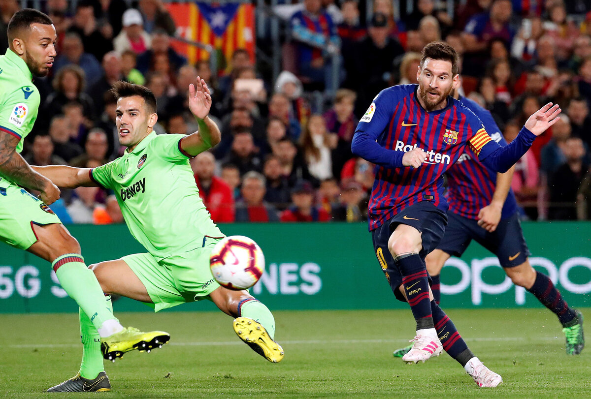 Забавный кадр с футбольного матча.