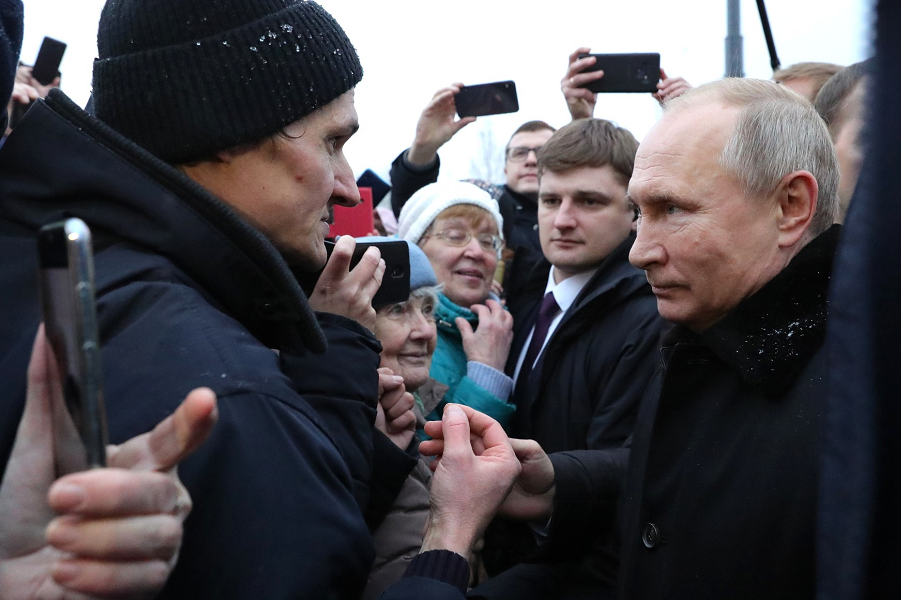 Путин в Санкт-Петербурге среди людей, 27.11.19
