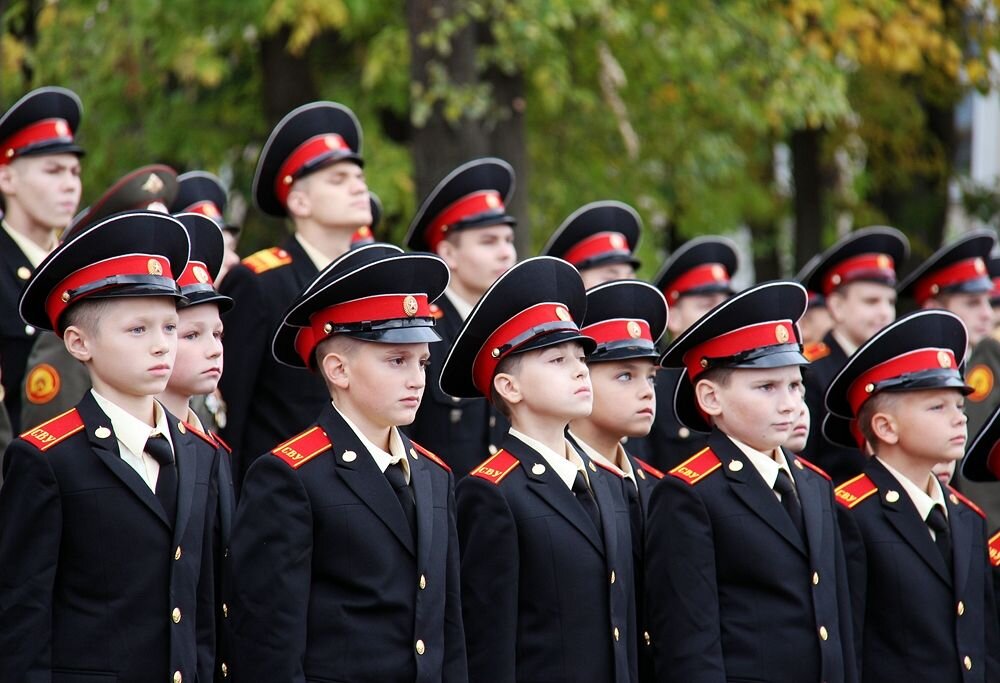 Военное училище нижний новгород. Кадеты Суворовского училища. Кадетский корпус Суворовское училище. Кадеты Суворовского военного училища. Суворовское училище Воронеж.