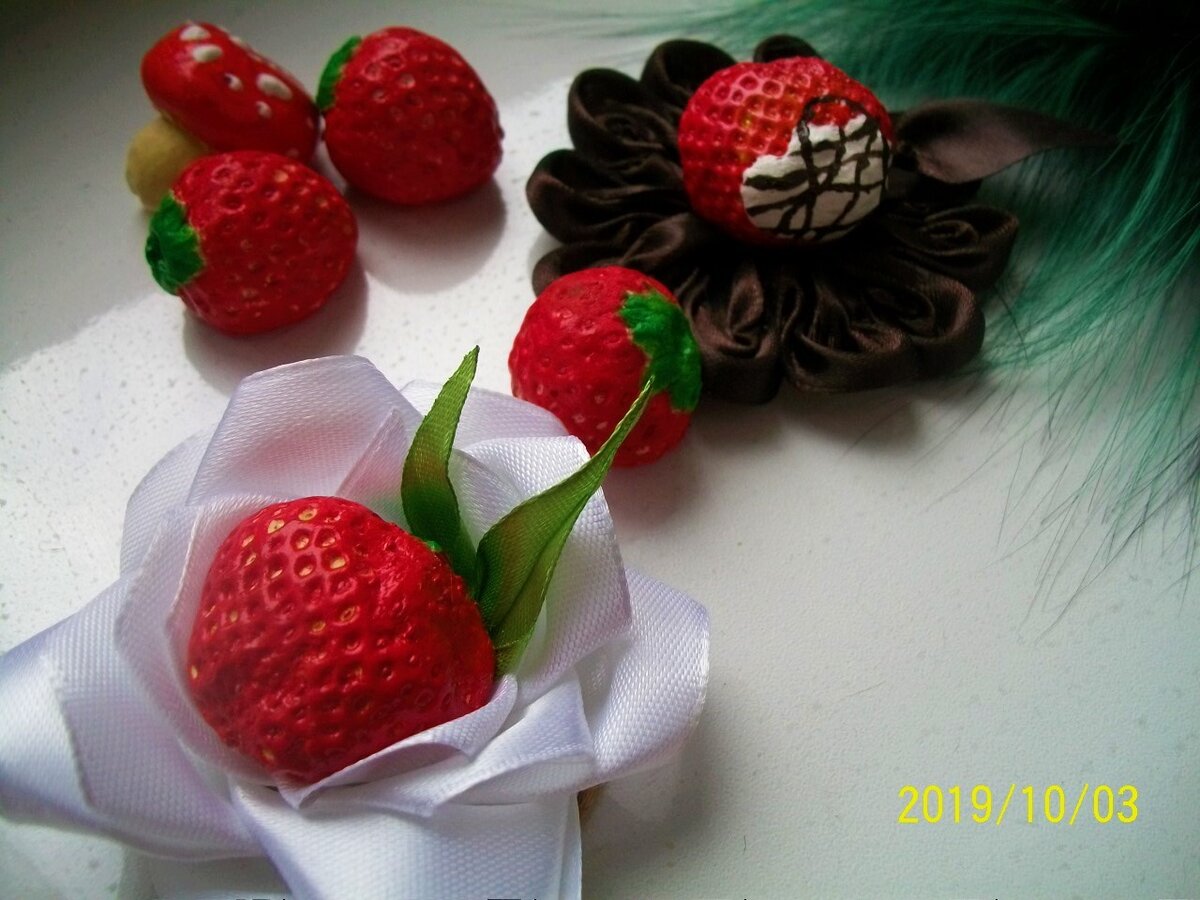 Клубничные магниты( клубничка в сливках и в шоколаде)