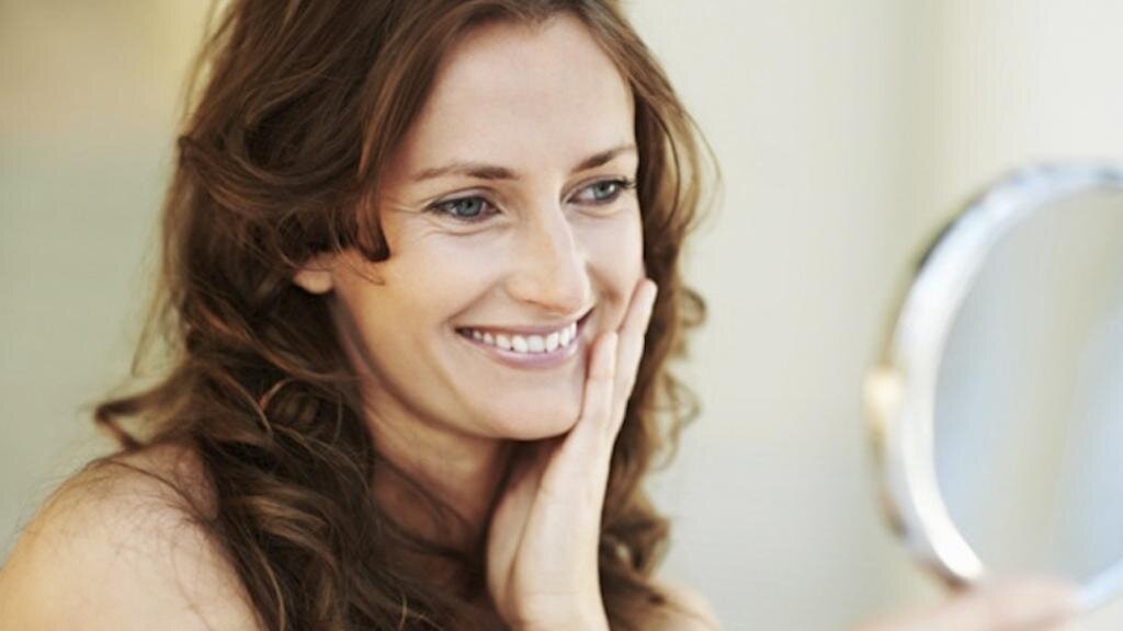 Увидев в своём отражении первые морщины - не медлите ни минуты - начинайте действовать!