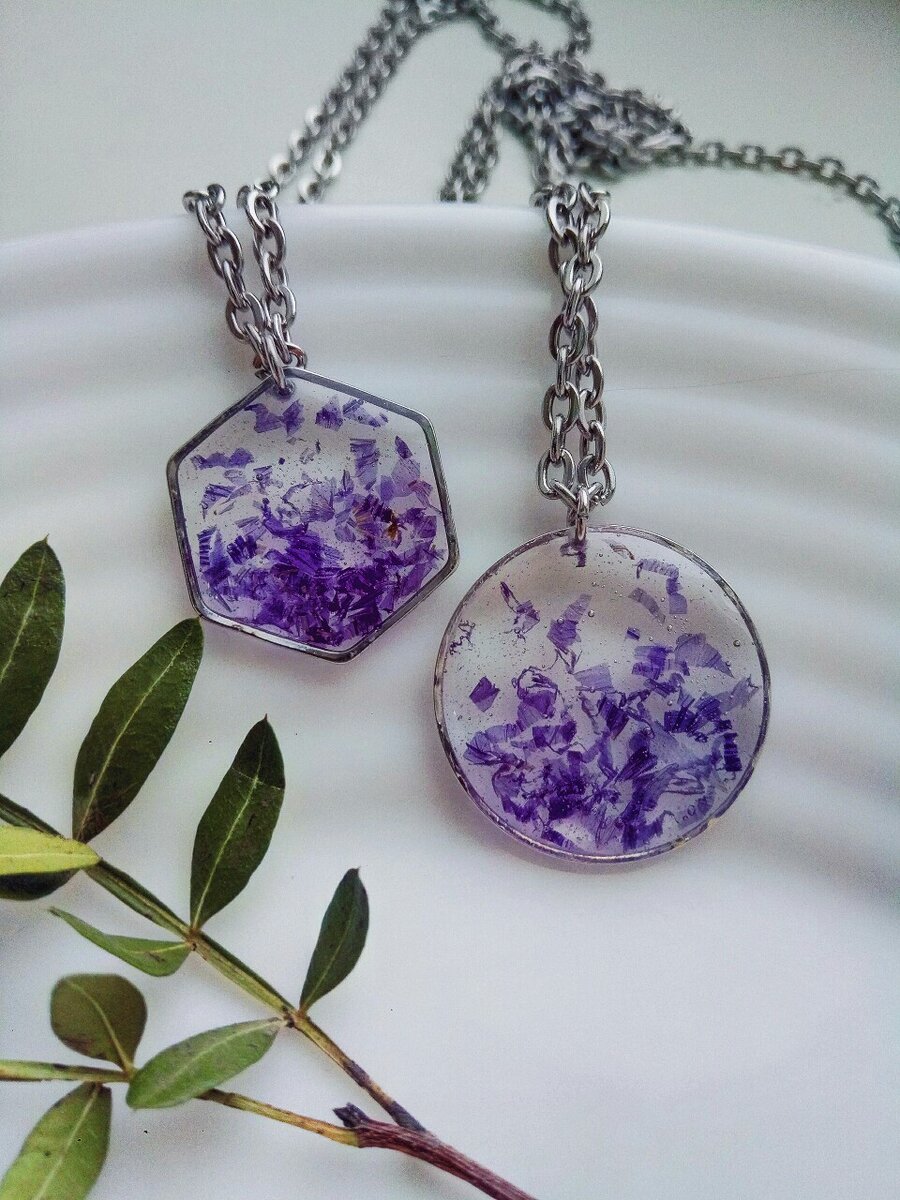 Кулончики с со статицей