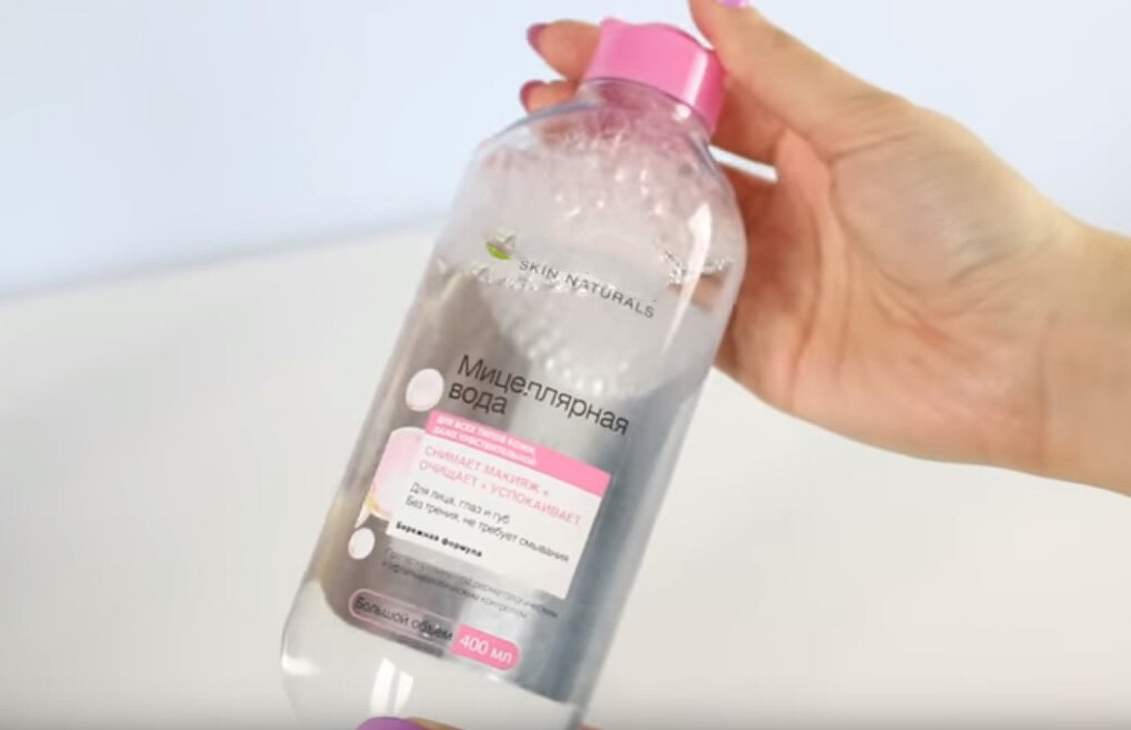 Мицеллярная вода эффективно устраняет с кожи накопившийся себум